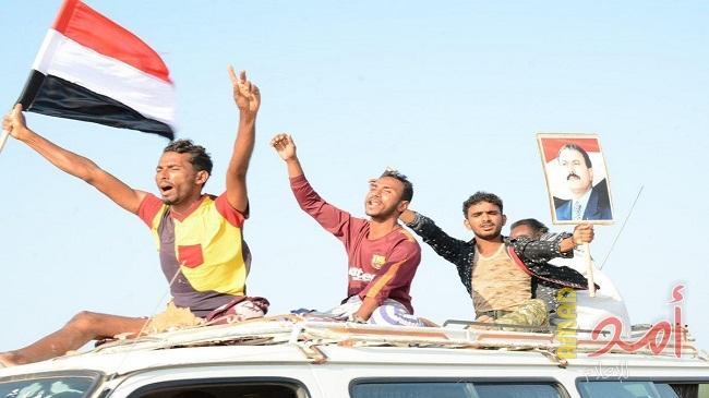 بالصور.. الآلاف يحيون الذكرى الأولى لرحيل علي عبدالله صالح في اليمن