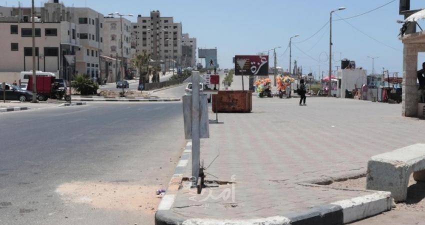 بلدية غزة تُركب 12 حاوية مطمورة في منطقة "كورنيش" البحر