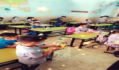 القدس: شباب النضال يوزع الهدايا على طلبة مدرسة أبو ديس المختلطة