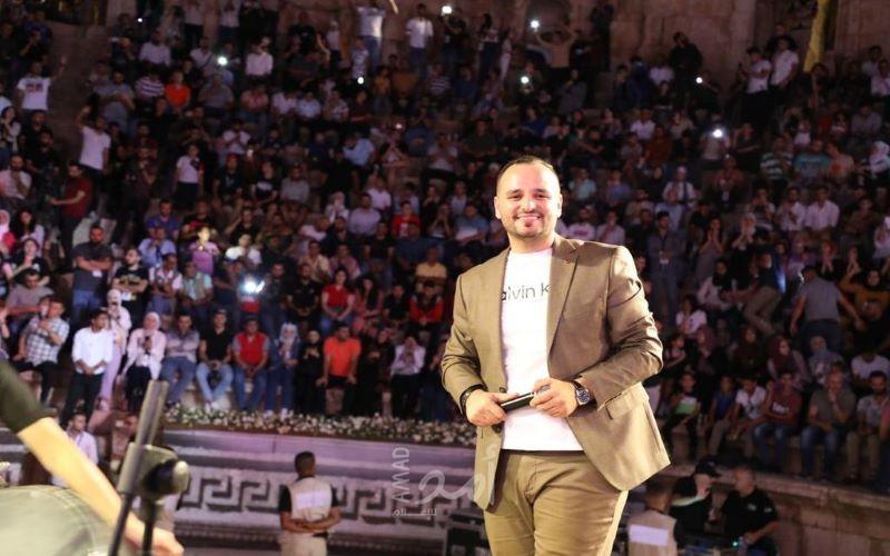جمهور "مهرجان جرش" يتوج الفنان عيسى السقار سفيراً للأغنية الأردنية