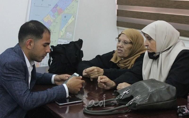 مركز الإعلام المجتمعي ينفذ مبادرة لتشجيع محو الأمية الرقمية لكبار السن في قطاع غزة