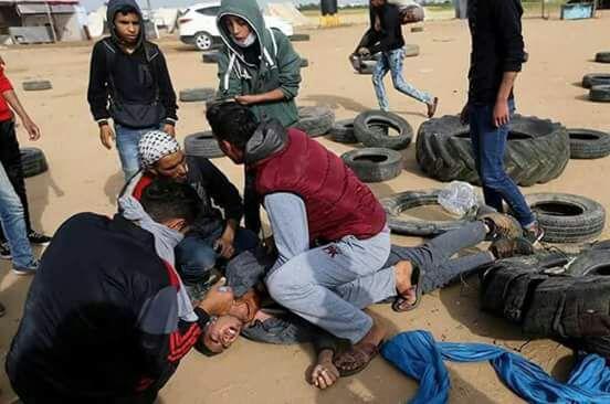 5 إصابات جراء استهداف المتظاهرين على حدود غزة