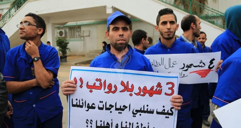 نقابات العمال تطالب بصرف أجور عمال النظافة بمشافي غزة