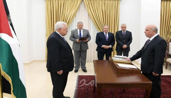 ثلاثة قضاة يؤدون اليمين القانونية أمام عباس قضاة في المحكمة الدستورية العليا