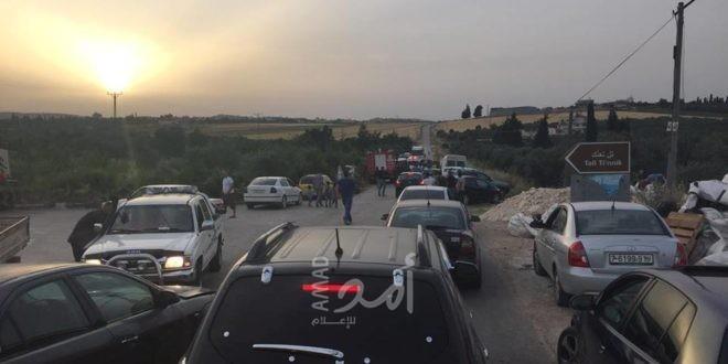 مواطنون يغلقون شارع جنين- حيفا لتوقف تعبيده وتكرار حوادث السير