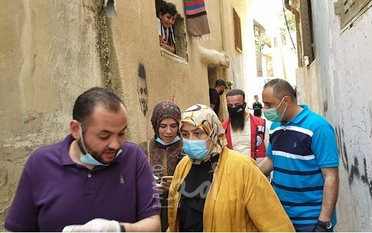 صور ..غنام تتفقد أحوال مخيم الجلزون وتقدم مساعدات لعدد من السكان