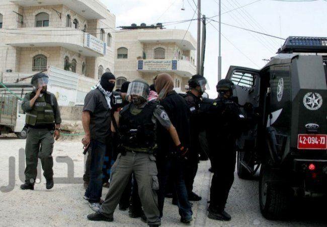 جيش الاحتلال يعتقل ناشطاً أجنبياً بالخليل