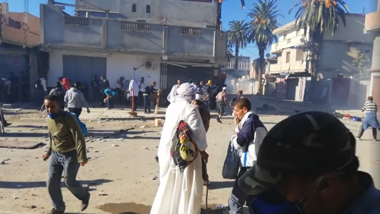 إصابات خلال اشتباكات بين محتجين من"متقاعدي الجيش" والدرك في الجزائر