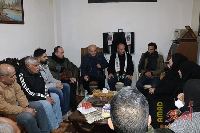 بالصور - وفد قيادي من جبهة التحرير الفلسطينية يزور مخيم برج الشمالي معزياً عباس الجمعة