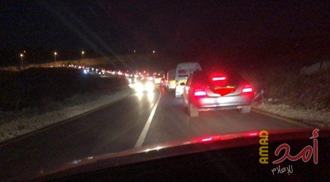 جيش الاحتلال يحتجز مئات المركبات على حاجز عطارة