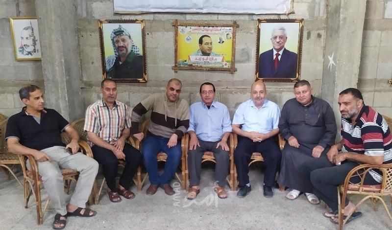 وفد من المجتمع المحلي يهنئ "د. مازن أبو زيد" بعد رحلة علاجية