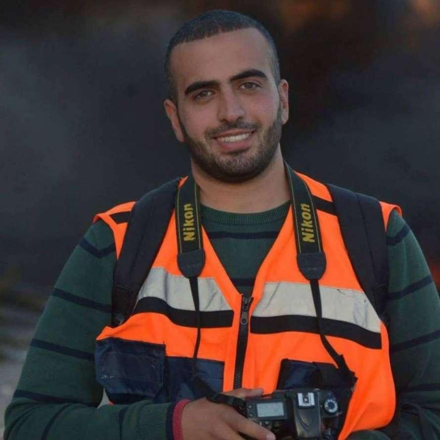 عائلة معتقل لدى المخابرات الفلسطينية تحملها مسئولية حياة ابنها