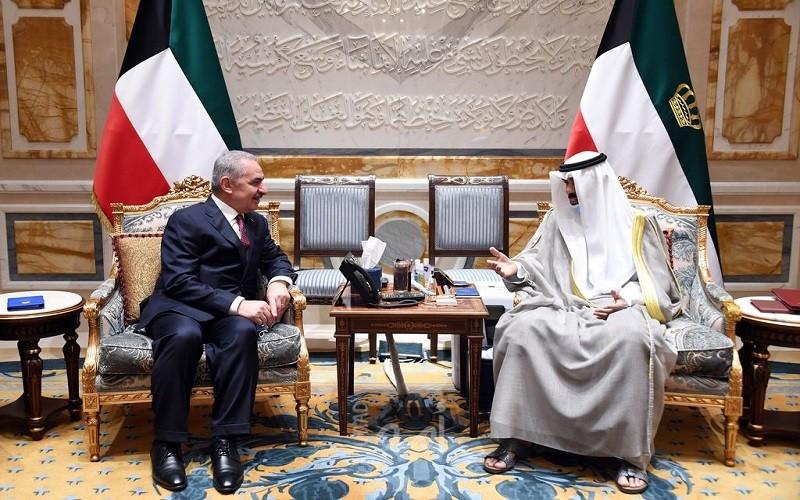 اشتية يلتقي نظيره الكويتي ويبحثان سبل تعزيز التعاون وعقد اللجنة المشتركة بين البلدين