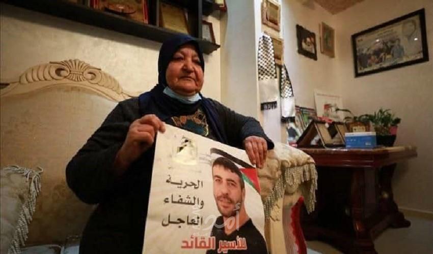 والدة الأسير "أبو حميد": ناصر في غيبوبة وخلال فترة تعافيه تعرض لشلل كامل