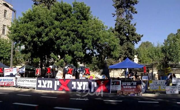 بالفيديو والصور.. تظاهرات حاشدة في تل أبيب تدعو نتنياهو للاستقالة