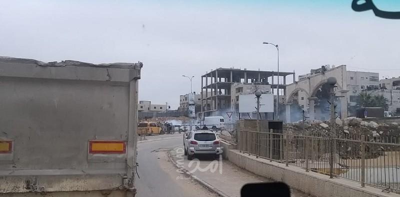 اقتحام مناطق عديدة في القدس وشرطة الاحتلال تطلق قنابل الغاز تجاه الشبان- فيديو