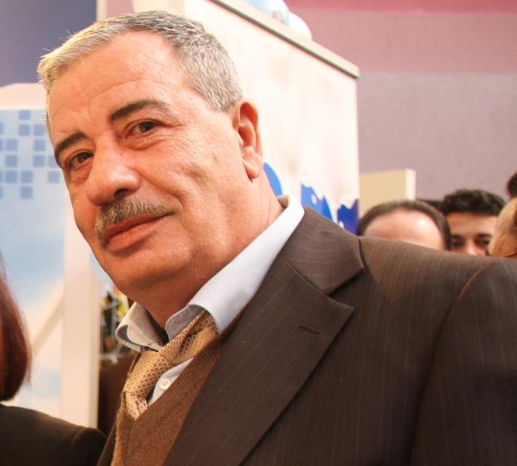اللواء الأتيرة يوجه رسالة للنائب دحلان يطالبه فيها بالتصالح مع عباس
