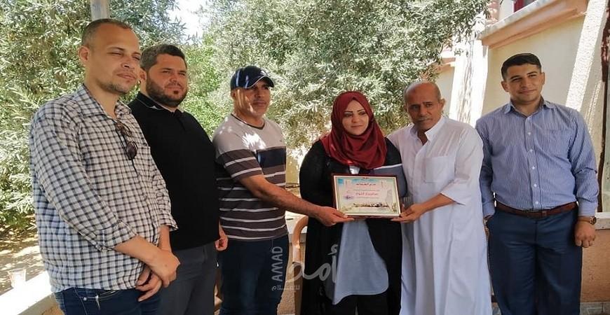 لجنة إعلام مسيرات العودة تزور مراسلة "أمد" صافيناز اللوح تقديراً لدورها