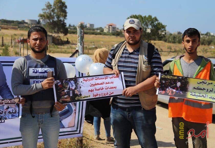 بالفيديو والصور.. قوات الاحتلال تطلق قنابل الغاز تجاه وقفة احتجاجية للصحفيين شرق البريج