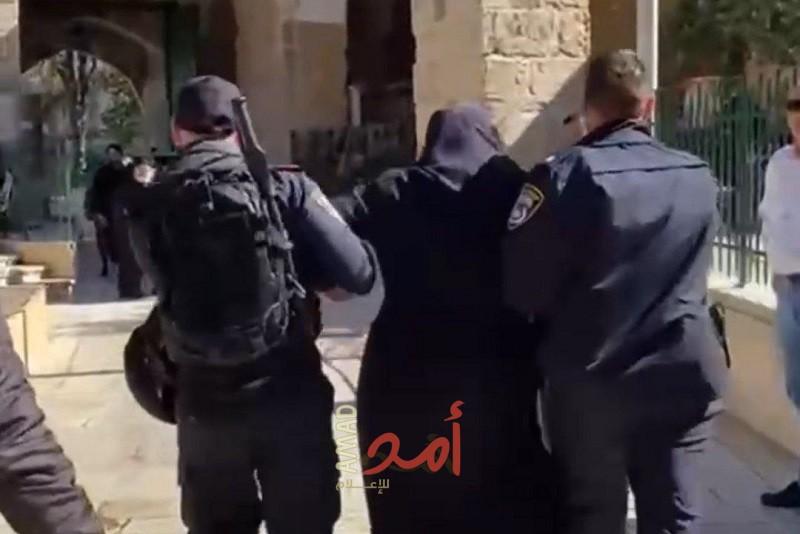 شرطة الاحتلال تعتقل "فتاة تركية وشاب" من ساحات المسجد الأقصى- فيديو