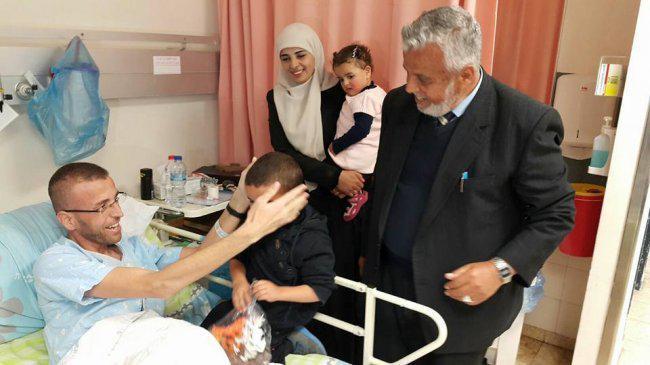 زوجة القيق تعلن تعليقه الإضراب بعد الاتفاق على الإفراج عنه في الرابع عشر من إبريل القادم