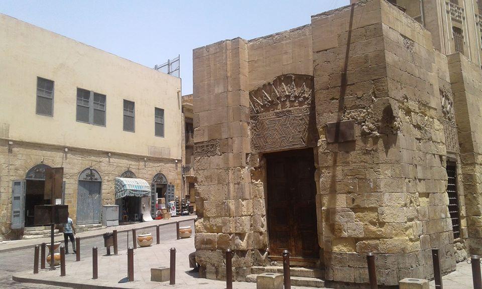 بالصور .. حكاية باب الذهب فى شارع المعز ..