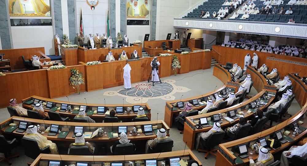البرلمان الكويتي يرفض قانونا يسمح للقضاء متابعة قرارات "سحب الجنسية"