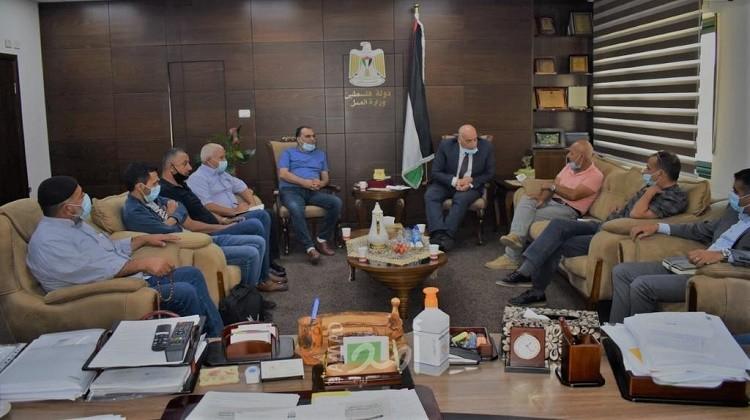 أبو جيش يؤكد على أهمية اندماج أبناء المخيمات في سوق العمل