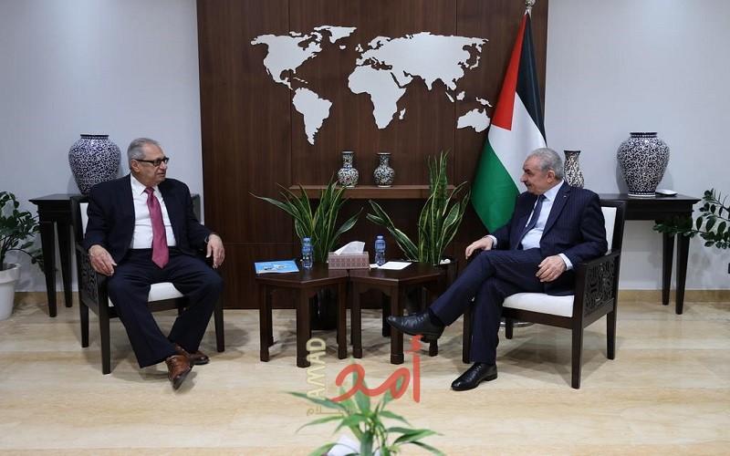 اشتية يبحث مع الرئيس والمدير التنفيذي لأمديست تعزيز عمل المؤسسة في فلسطين