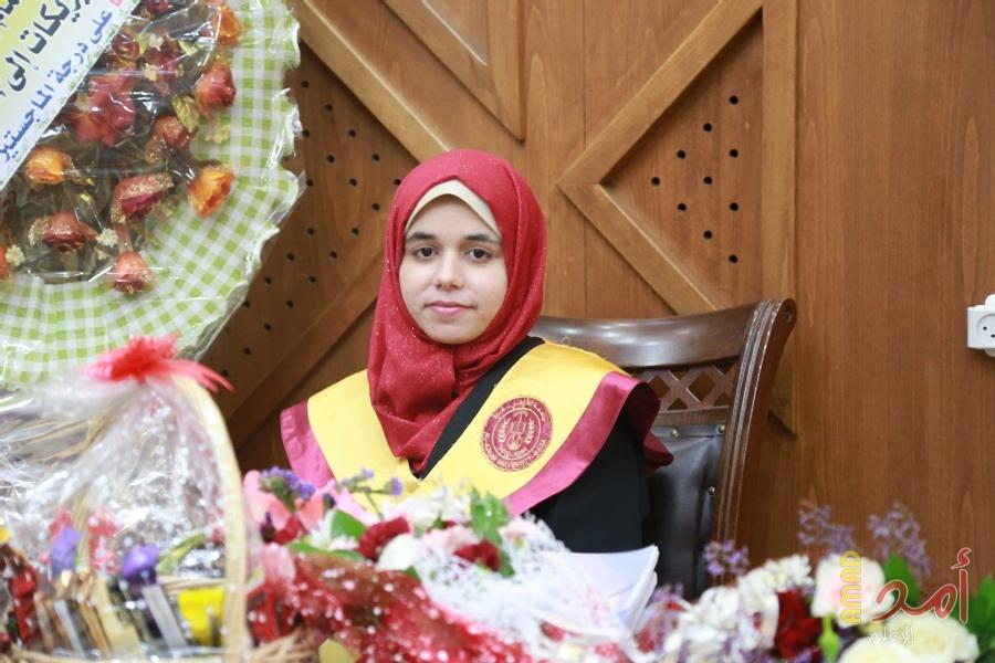 بالصور.. للمرة الأولى في فلسطين: باحثة تحصل على الماجستير في تطبيق تكنولوجيا الواقع المعزز