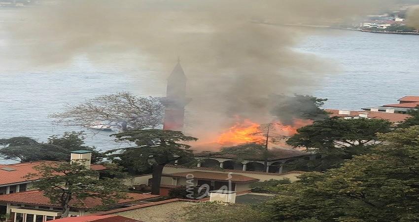 حريق يلحق ضررًا شديدًا بمسجد تاريخي في اسطنبول