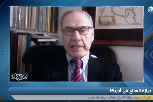 بالفيديو.. أكاديمي: ترامب يُصر على وجود ضوابط أمنية بشأن "حيازة السلاح"