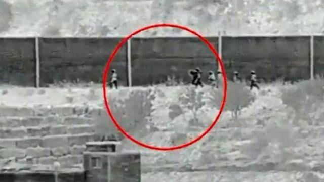 بالصور.. الكاميرات تلتقط مقطعاً لاعتقال قوات الاحتلال شبان في بيت لحم