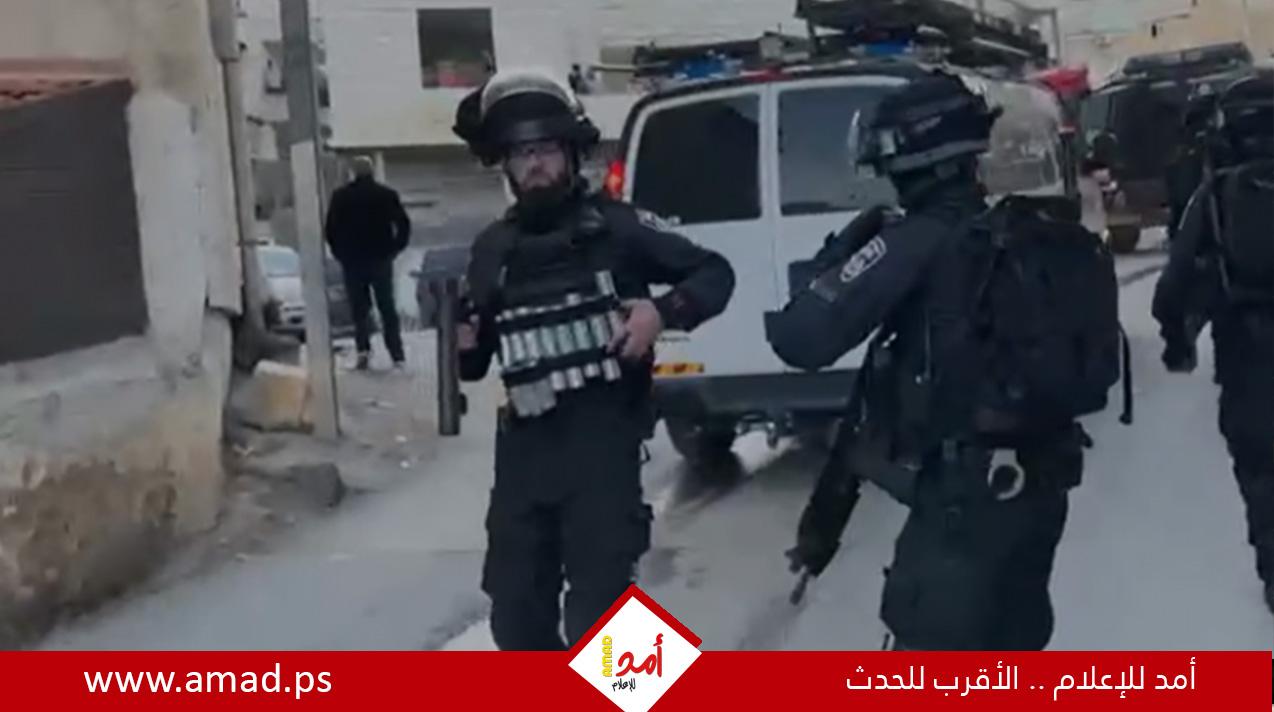 قوات الاحتلال تقتحم منزل عائلة قراقع في بلدة الطور بالقدس المحتلة.. فيديو