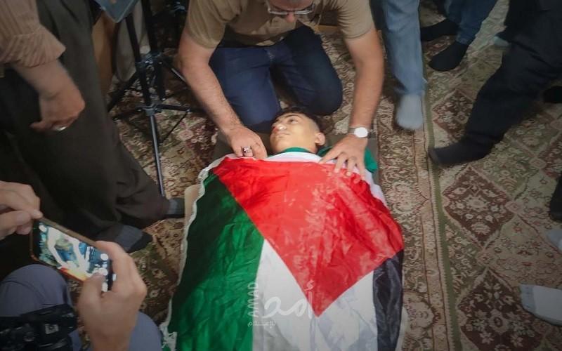 الخليل: تشيع جثمان الشهيد الفتى مؤمن جابر