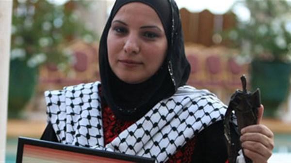 الصحفية نائلة خليل: ما تمزحش مع المخابرات