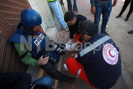 إصابة مصور وكالة شينخوا الصينية  نضال اشتية بعيار مطاطي في قرية كفر قدوم  أثناء تغطية مسيرة ضد الاستيطان