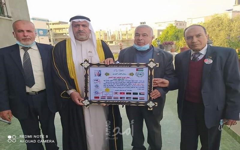 الاتحاد العربي للقبائل يسلم محافظ خانيونس رسالة البيعة للرئيس عباس