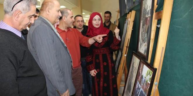 افتتاح معرض صور جماليات نابلس في جامعة القدس المفتوحة