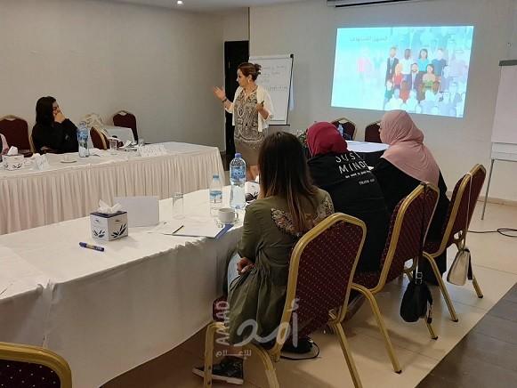 فلسطينيات تفتتح دورة الكتابة للجمهور الخارجي