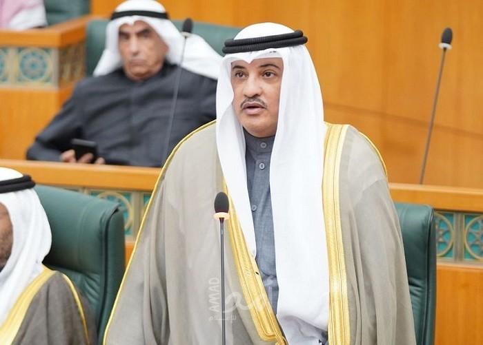 الكويت: رئيس الوزراء  يسلم كتاب الاستقالة لولي عهد البلاد