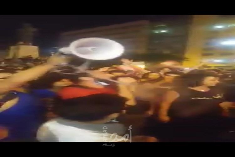 لبنانيون يهتفون لفلسطين في تظاهراتهم ضد "الضرائب"