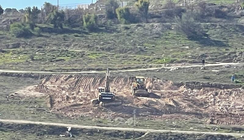 قوات الاحتلال تجرف أراضي زراعية غرب بيت لحم