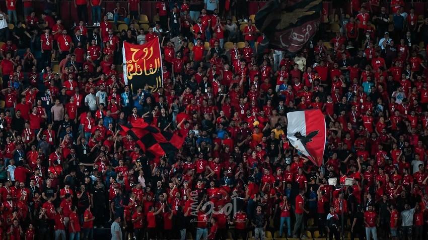 جماهير الأهلي تهاجم لاعبيها قبل مباراة فاركو: على الأفراح سيبوا التمرين - فيديو