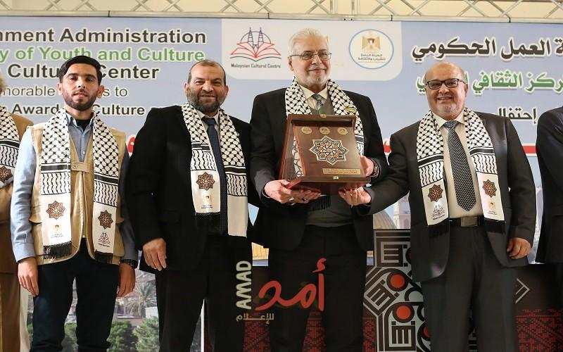 منح الفنان فايز الحسني وسام القدس للثقافة والفنون 2022