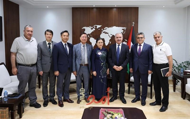 اشتية: فيتنام وفلسطين تربطهما علاقة تاريخية وقواسم مشتركة في النضال ضد الاستعمار