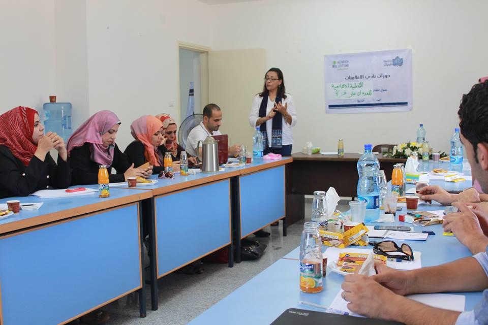 "فلسطينيات" تختتم مشروع "مناظرات فلسطين" بتتويج طلبة النجاح
