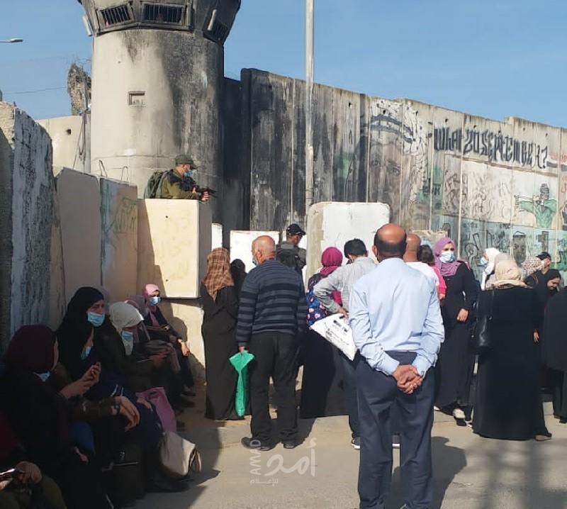 اعتقال (8) شبان واندلاع مواجهات مع قوات الاحتلال قرب "المسجد الأقصى"- صور
