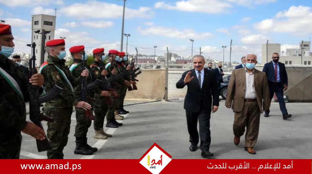 وفد وزاري فلسطيني يصل القاهرة برئاسة اشتية