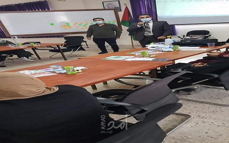 مكتب التنمية بالبلدة القديمة بالخليل ينظم ورشة عمل حول فيروس "كورونا" ويوزع طرودا صحية